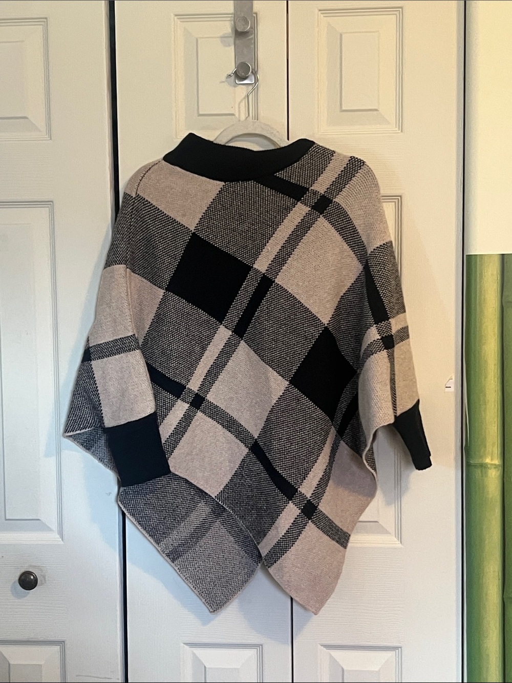 Women’s Plaid Knit Poncho Sweater - Black & Beige